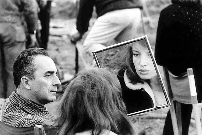 Michelangelo Antonioni e Monica Vitti — rodagem de "O Deserto Vermelho" (1964)