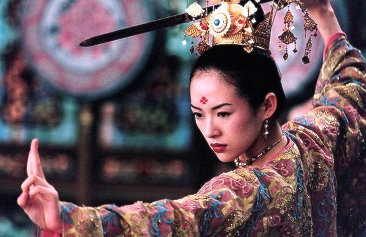 Zhang Ziji em pose de combate — na tradição dos filmes 