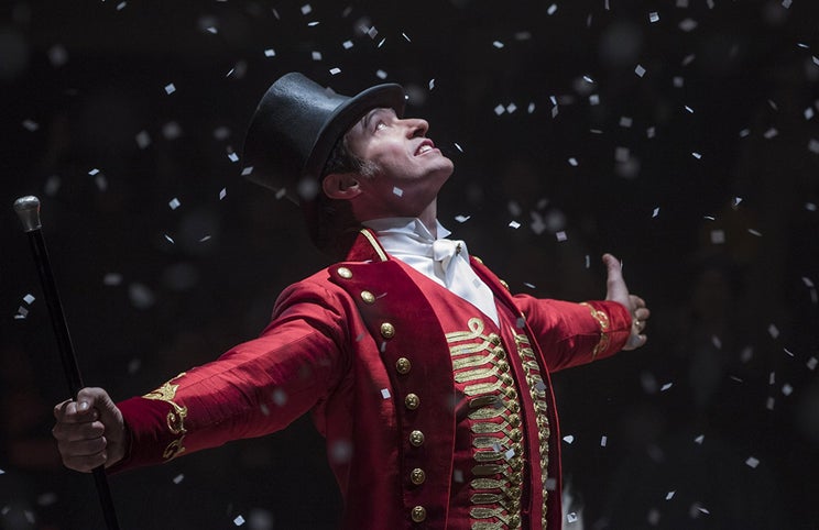 Hugh Jackman a dirigir o circo — um espectáculo de destreza e elegância