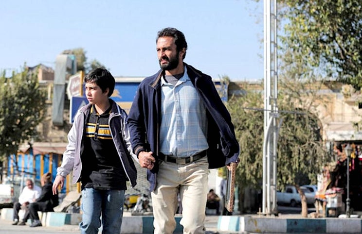 Amir Jadidi (à direita) é o excelente intérprete principal do novo filme de Asghar Farhadi
