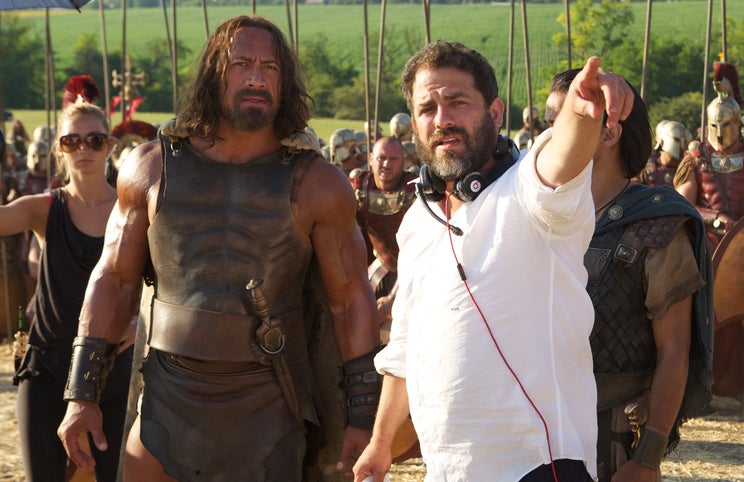 Dwayne Johnson e o realizador Brett Ratner — durante a rodagem de 