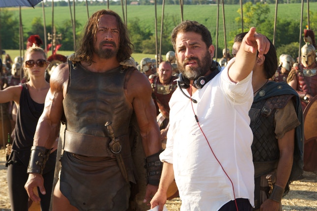 Dwayne Johnson e o realizador Brett Ratner — durante a rodagem de 