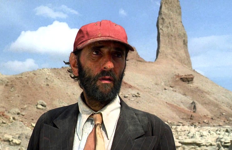 1984 — Harry Dean Stanton deambulando em paisagens americanas