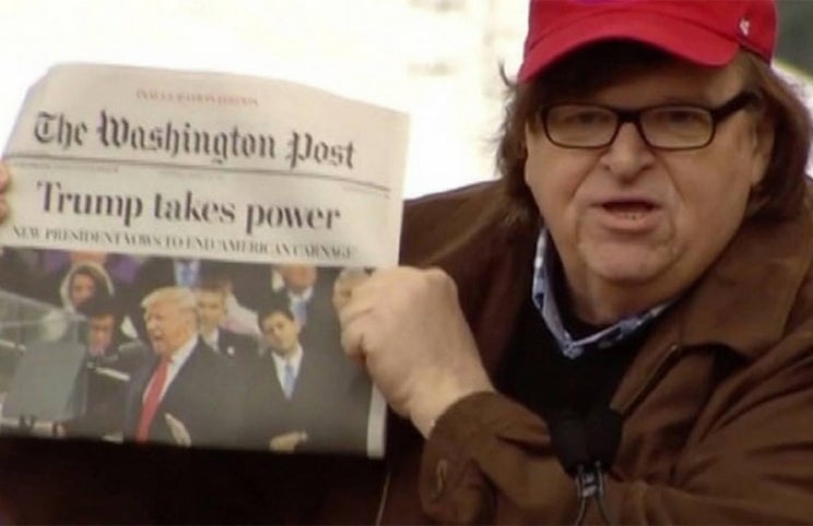 Michael Moore assombrado pela figura de Donald Trump — para discutir a política 