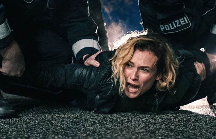 Diane Kruger protagonza uma mulher que perde a família num atentado.
