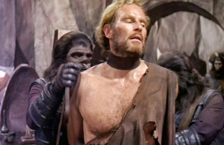 Charlton Heston — naquele planeta, os macacos tomaram o poder...