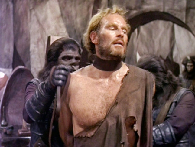 Charlton Heston — naquele planeta, os macacos tomaram o poder...