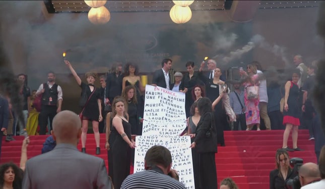 Cannes: nomes de 129 vítimas de feminicídio em França expostos na passadeira vermelha