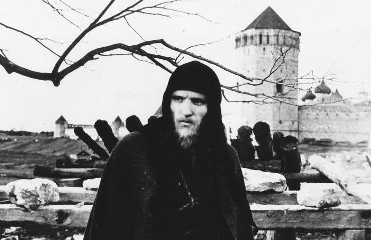 Anatoliy Solonitsyn interpretando Andrei Rublev, pintor de ícones do séc. XV