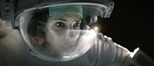 Sandra Bullock — "a 372 milhas acima da Terra, não há nada que transporte o som"