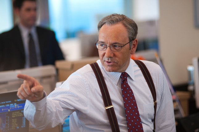 Kevin Spacey em "O Dia Antes do Fim" — "follow the money..."