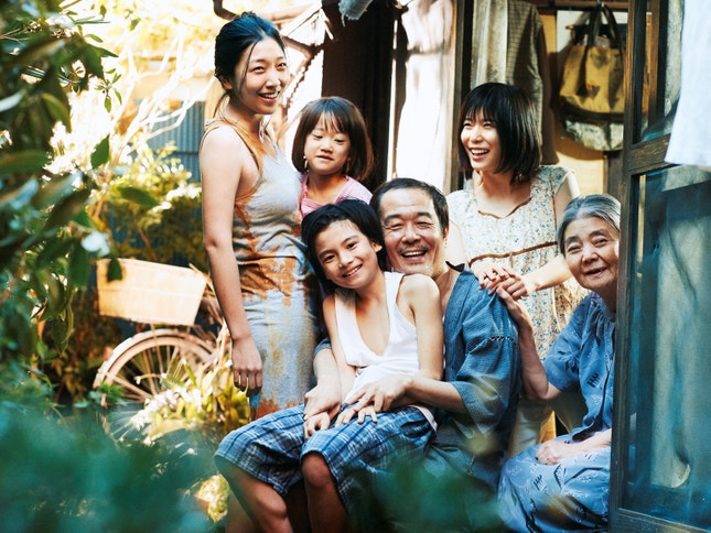 Hirokazu Kore-eda volta a encenar uma família japonesa