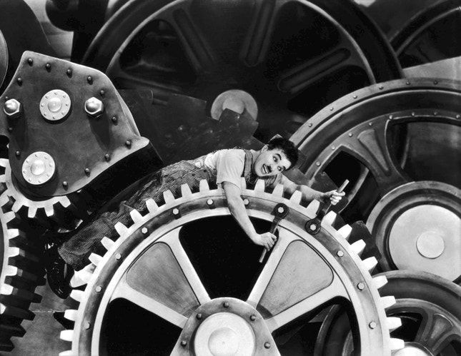 Chaplin a contas com o progresso industrial — um filme sonoro com saudades do cinema mudo