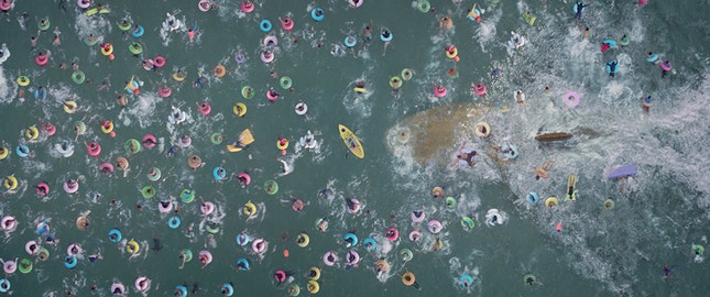 Imagem do filme: “Meg – Tubarão Gigante” ainda na frente do box-office mundial