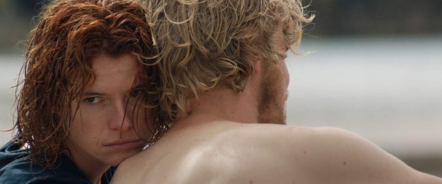 Jessie Buckley e Johnny Flynn — um magnífico par central num filme-revelação