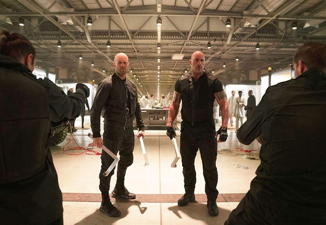 Jason Statham e Dwayne Johnson a tentar salvar o mundo... destruindo a cinefilia