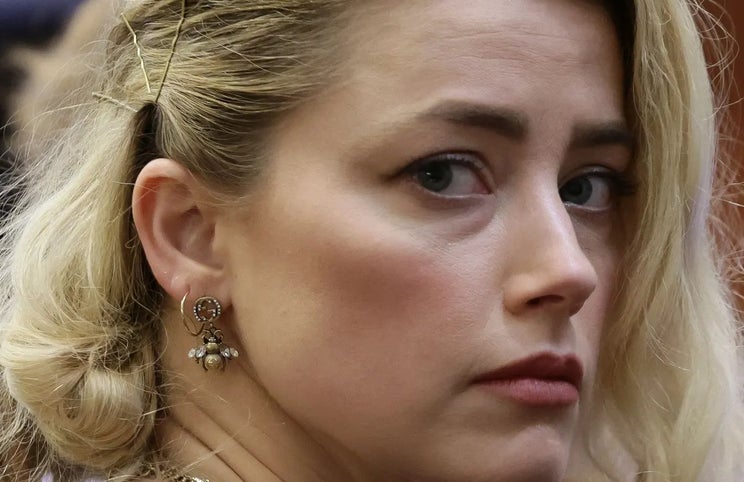 Amber Heard diz que julgamento é o fato mais doloroso de sua