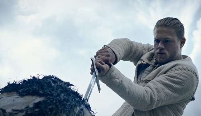“Rei Artur: A Lenda da Espada” estreia em #1 nas salas portuguesas