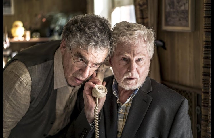 Elliott Gould e Derek Jacobi — à procura da energia do romance original