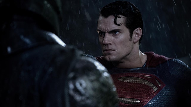 Imagem do filme: “Batman v Super-Homem” em queda mantém primeiro lugar