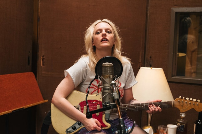 Elisabeth Moss na personagem de Becky Something — quem falou em Oscars?...