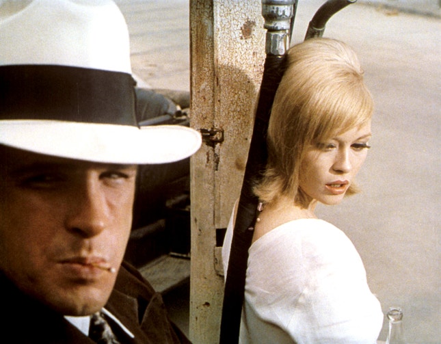 Warren Beatty e Faye Dunaway em "Bonnie e Clyde" — está nas salas japonesas...