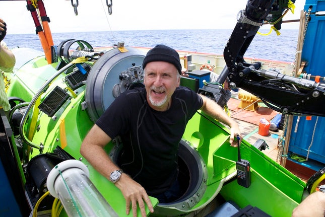 Foto: Ele foi o primeiro homem a descer sozinho num batiscafo ao fundo da  Fossa das Marianas, no Oceano Pacífico. - Purepeople