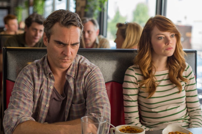 Joaquin Phoenix e Emma Stone, dirigidos por Woody Allen — o que é a procura da justiça?