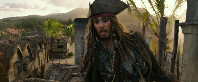 Imagem do filme: “Mulher-Maravilha” e “Capitão Cuecas” batidos por “Piratas das Caraíbas”