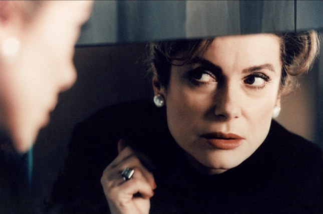 Catherine Deneuve na Place Vendôme: o melodrama e as suas jóias