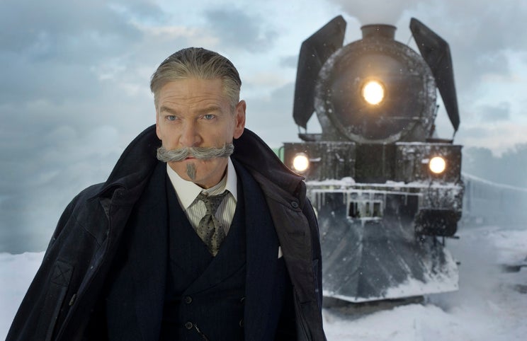 Kenneth Branagh em pose de Hercule Poirot: como (re)encenar Agatha Christie?