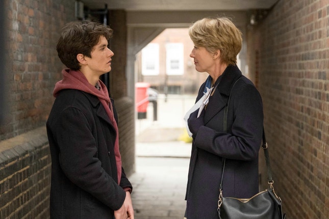 Fionn Whitehead e Emma Thompson — um filme sobre a lei, os afectos e as relações sociais