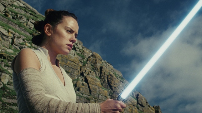 Imagem do filme: “Star Wars: Os Últimos Jedi” rende 450 milhões de dólares nas bilheteiras mundiais