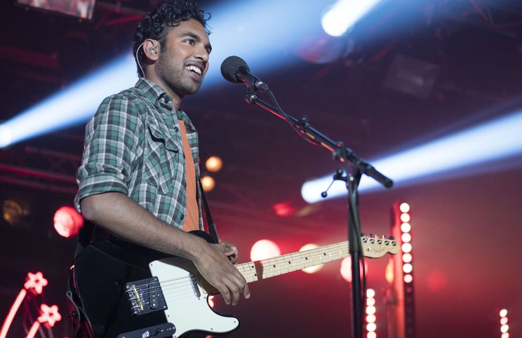 Himesh Patel a cantar temas dos Beatles — mais ninguém se lembra?...