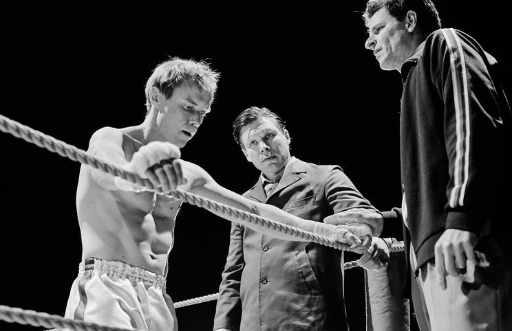 Jarkki Lahti interpreta Olli Mäki, um pugilista que não quer ser um herói