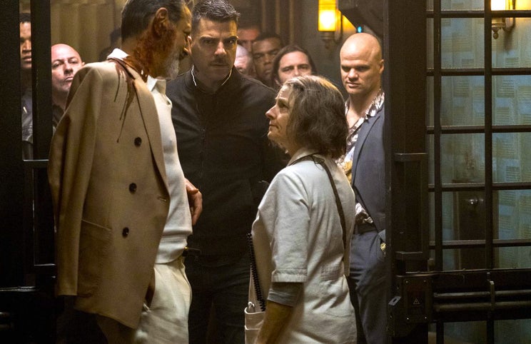 Jodie Foster é a enfermeira que manda no Hotel Artemis