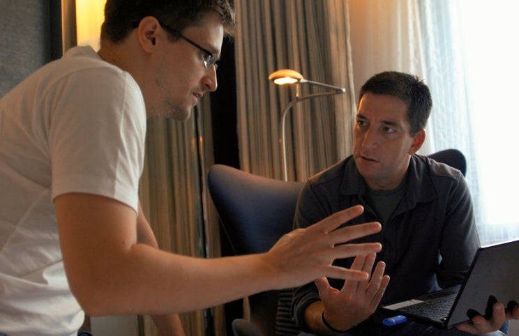 Edward Snowden e Glenn Greenwald filmados por Laura Poitras