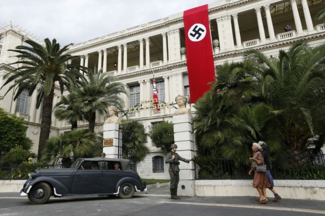 Imagem do filme: Estandarte nazi desagrada aos habitantes de Nice