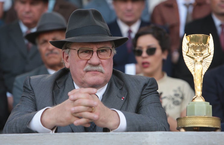 Gérard Depardieu interpretando Jules Rimet: uma visão simplista do mundo do futebol