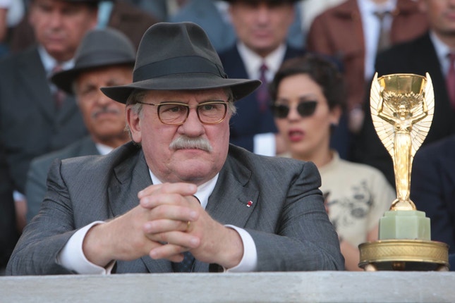 Gérard Depardieu interpretando Jules Rimet: uma visão simplista do mundo do futebol