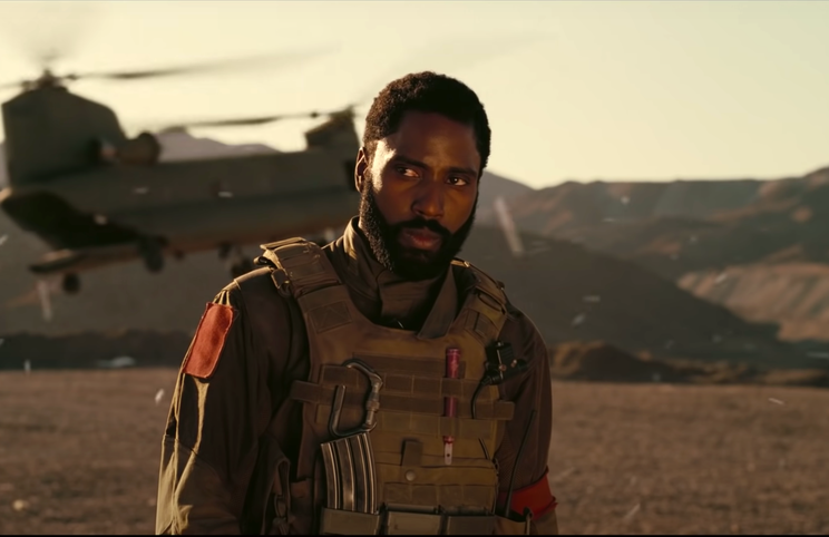 John David Washington no papel do Protagonista — o tempo já não é o que era