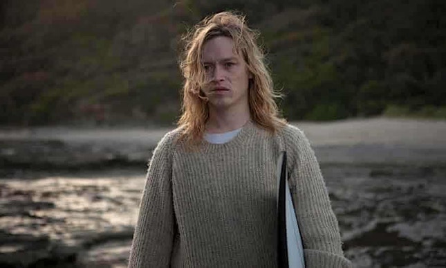 Caleb Landry Jones: actor em esforço, personagem à deriva...