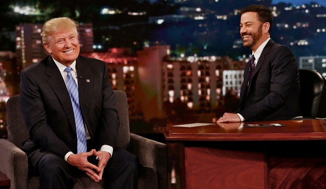 Jimmy Kimmel recebendo Donald Trump no seu 