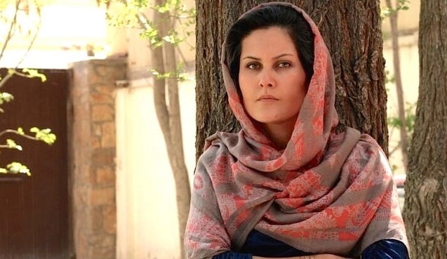 Cineasta afegã Sahraa Karimi foge de Cabul com ajuda europeia