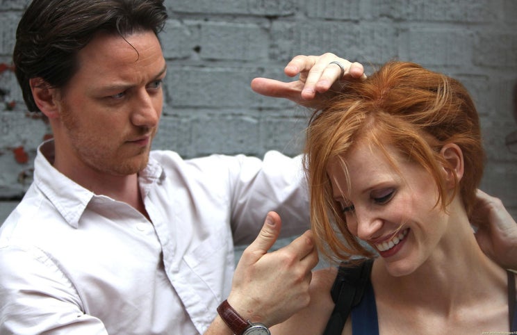 James McAvoy e Jessica Chastain — uma arte tecida de gestos, olhares e silêncios