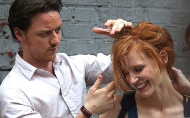 James McAvoy e Jessica Chastain — uma arte tecida de gestos, olhares e silêncios