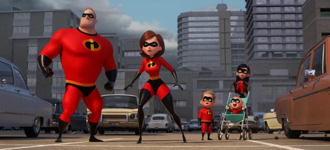 Mr. Incredible, Elastigirl, Dash, Violet e, no carrinho, o irresistível Jack-Jack