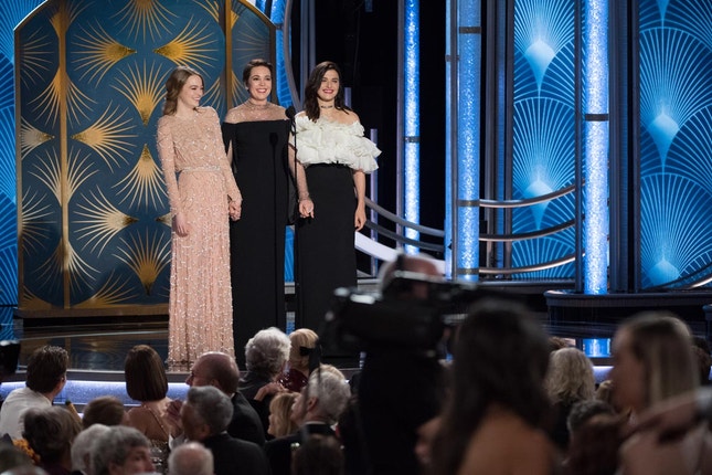 As actrizes de "A Favorita": Emma Stone, Olivia Colman (Globo de Ouro) e Rachel Weisz