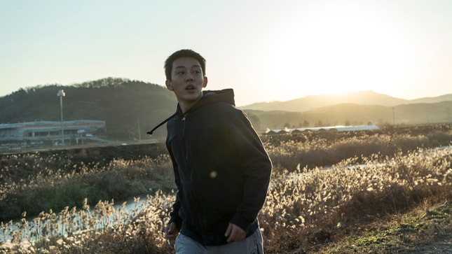 Yoo Ah-in — impulsos melodramáticos em cenários coreanos