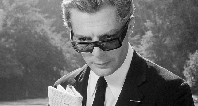 Marcello Mastroianni, "alter-ego" de Fellini — ele é o cineasta de "Oito e Meio"